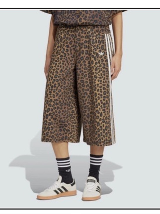 adidas Pants - NWOT ADIDAS 3 stripe leopard print wide leg capri Bermuda shorts size 27